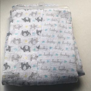 Muslin blanket for a boy with baby elephants NWOT